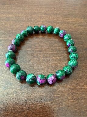 Natural green zoisite bead bracelet with pink ruby inclusions